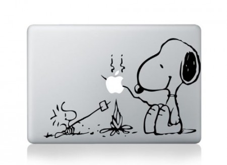 Macbook Air 11 13, Macbook 13 inch decal sticker (autocollant) Snoopy Camp Fire Apple Laptop